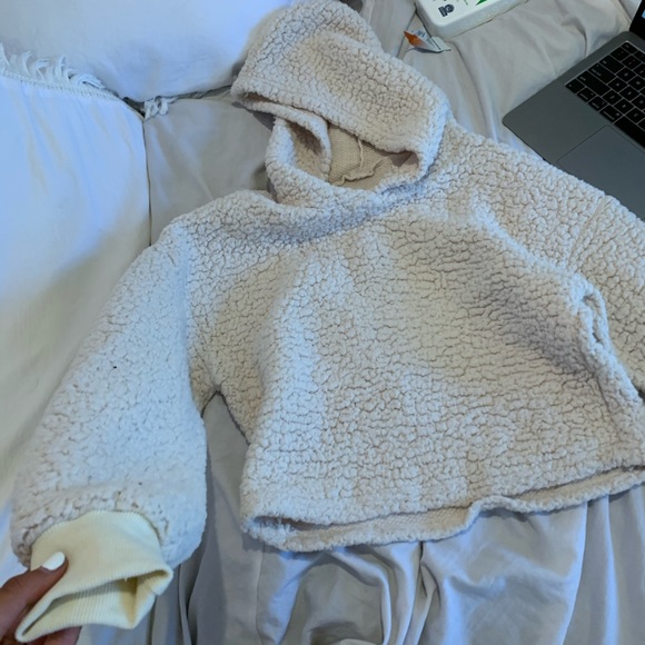 Zaful cropped fuzzy sweater - Picture 2 of 2